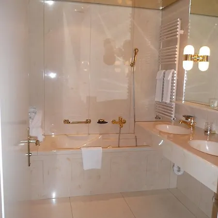 호텔 Grand Regina 4*